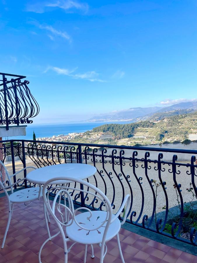 Gaia - Luxury Villa, Pool & Wellness Bed and breakfast 3*