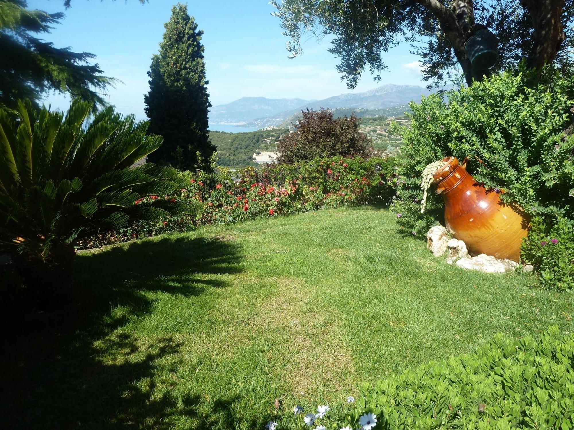 Bed & Breakfast Gaia - La Finestra Sul Mare Exclusive Villa&guest House 3*