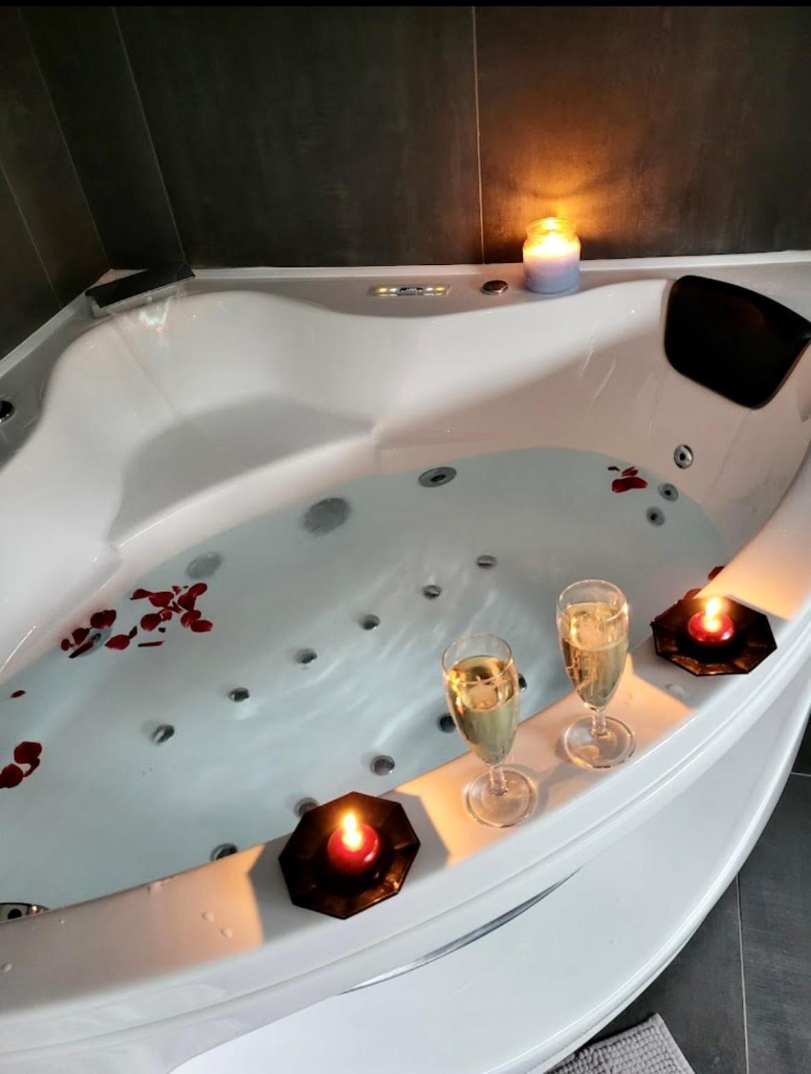 Alojamento de Acomodação e Pequeno-almoço Gaia - Luxury Villa, Pool & Wellness 3*