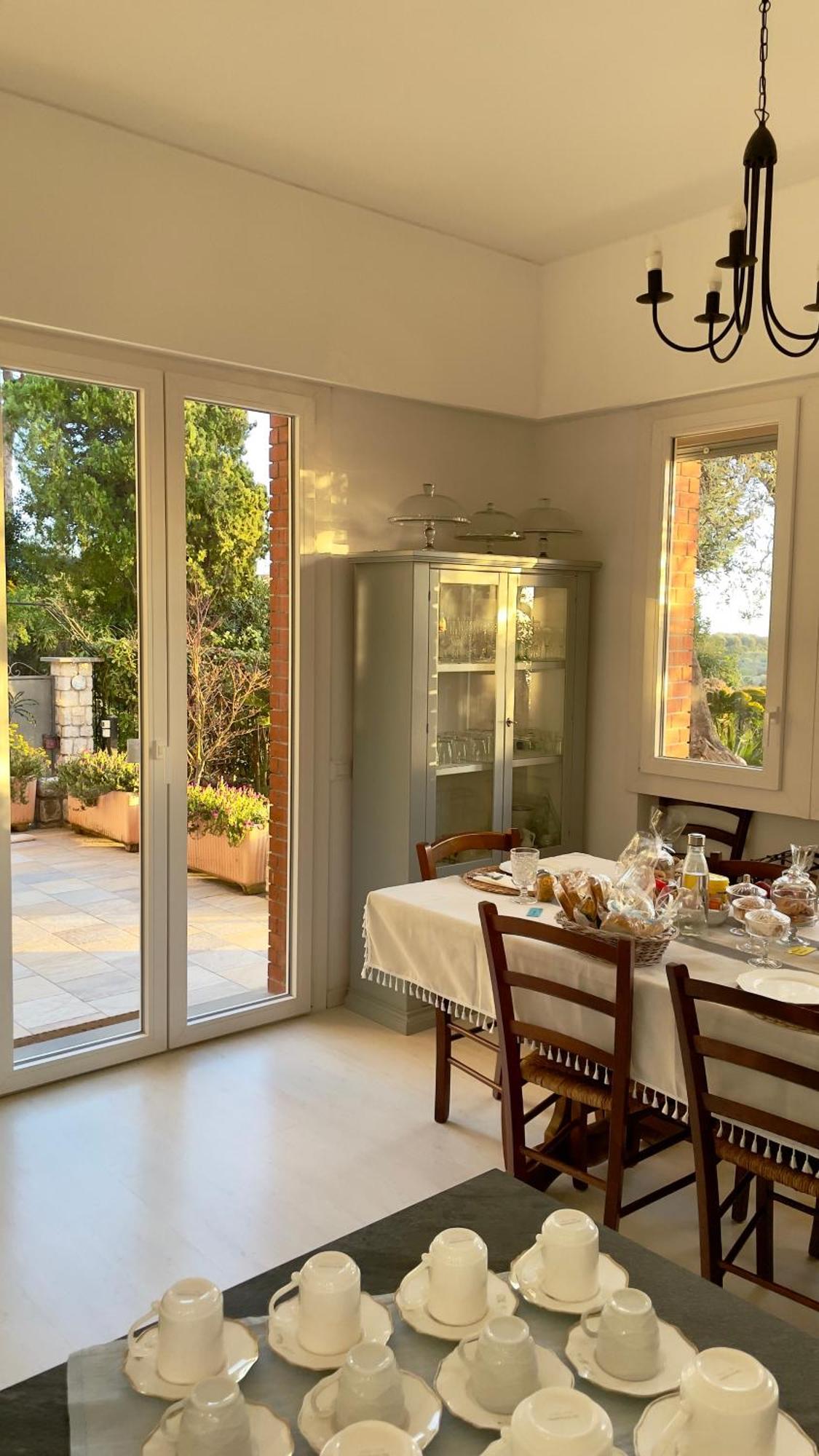 Gaia - Luxury Villa, Pool & Wellness Alojamento de Acomodação e Pequeno-almoço Bordighera