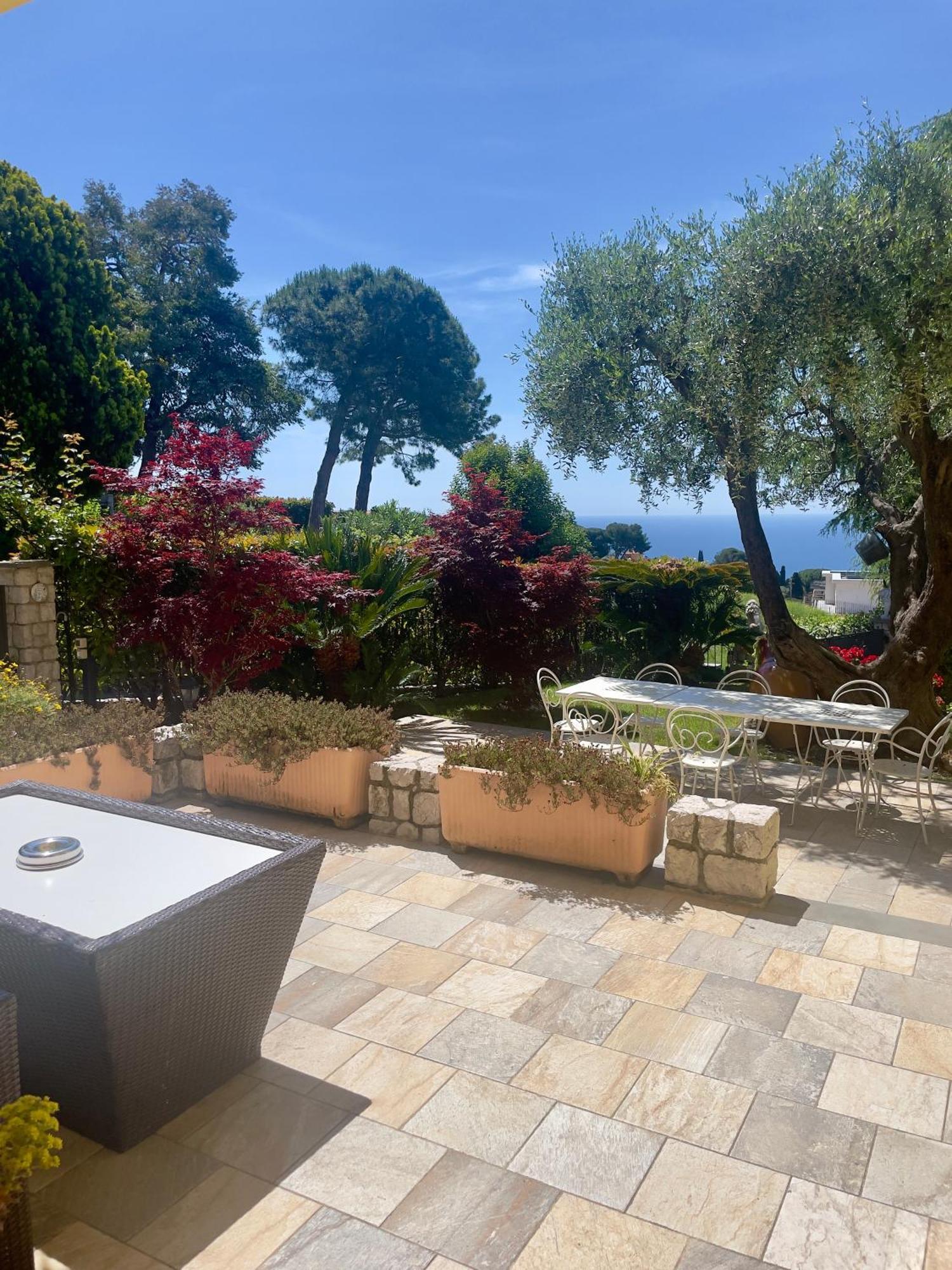 Alojamento de Acomodação e Pequeno-almoço Gaia - Luxury Villa, Pool & Wellness 3*