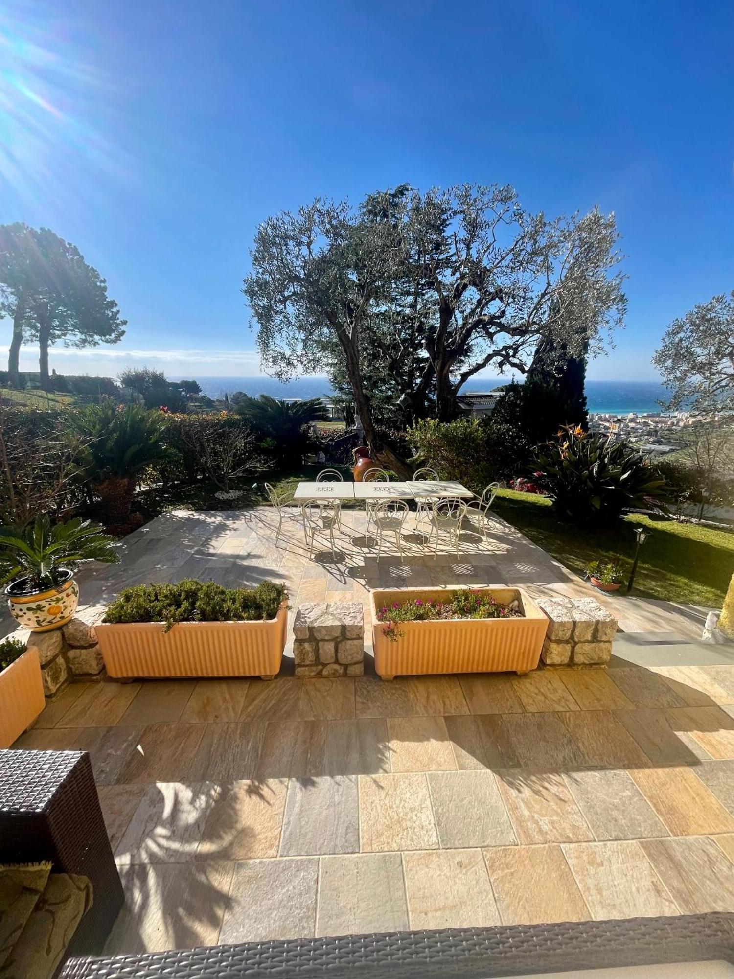 Gaia - Luxury Villa, Pool & Wellness 3* Bordighera
